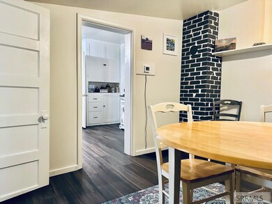 Dining to Kitchen