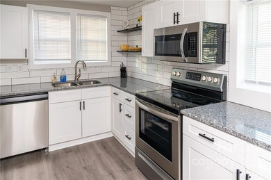 110 E Bell St, Statesville, NC 28677 - photo 2