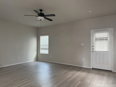 7356 Misty Ridge Dr, Converse, TX 78109 - photo 4