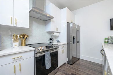 Kitchen with light countertops, tasteful backsplas