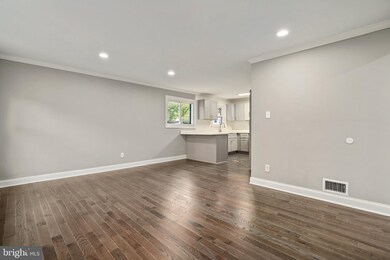 13202 Parkland Dr, Rockville, MD 20853 - photo 2