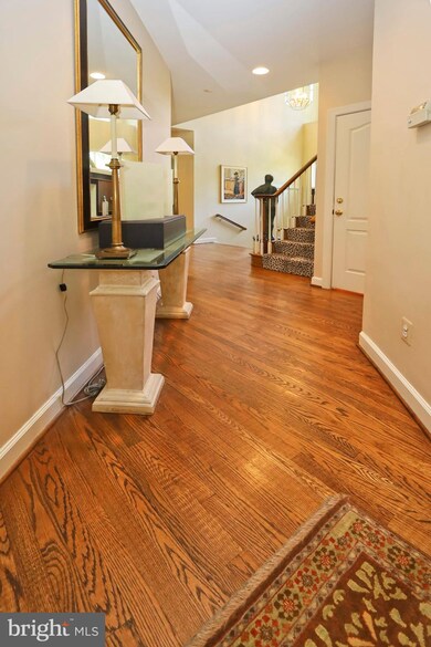 11331 Bright Pond Ln, Reston, VA 20194 - photo 4