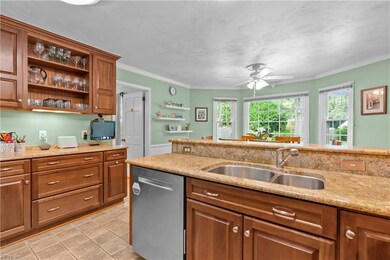 Kitchen - granite counters