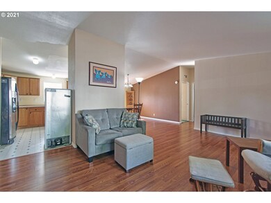 Living Room/Entrance