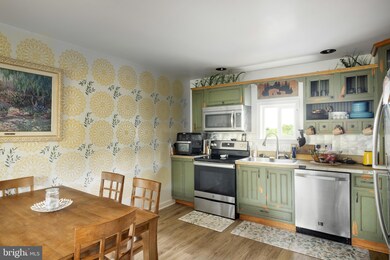 1418 Fairfax St, Berkeley Springs, WV 25411 - photo 7