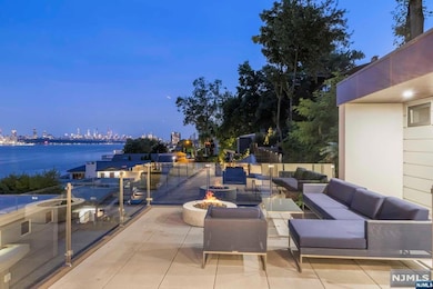 32 Shore Rd, Edgewater, NJ 07020 - photo 4