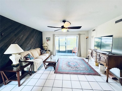 2604 Hidden Lake Dr N unit 2604B, Sarasota, FL 34237 - photo 5