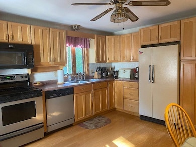 151 Highland St, Hudson, NH 03051 - photo 4