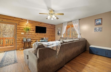 555 Wells Fork Rd, Viper, KY 41774 - photo 4