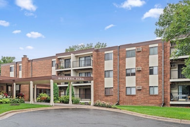 4 Pine Tree Dr unit 223, Arden Hills, MN 55112 - photo 2