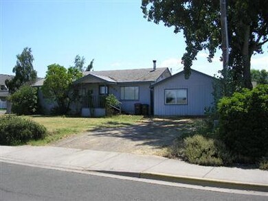 2792 E McAndrews Rd, Medford, OR 97504 - photo 3