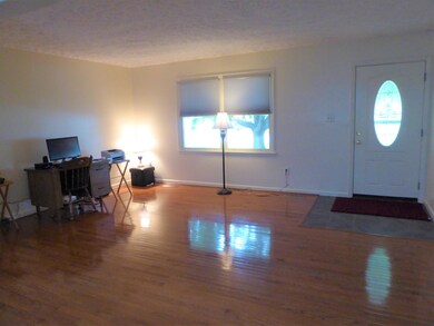 2 Family Room (2)