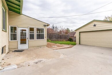 4532 Waveland Ct, Des Moines, IA 50312 - photo 5