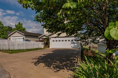 435DeerRunRdBranson-1Exterior(2)