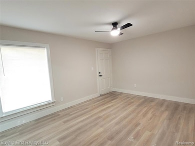 22772 Brittany Ave, Eastpointe, MI 48021 - photo 7