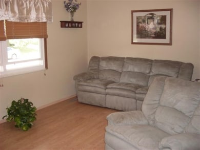 2021 W 54th St, Davenport, IA 52806 - photo 3