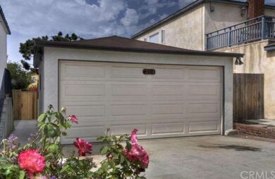 Garage sits on the street. You would never know ab