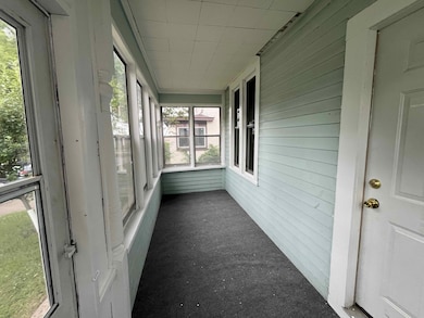 659 4th St E, Saint Paul, MN 55106 - photo 2