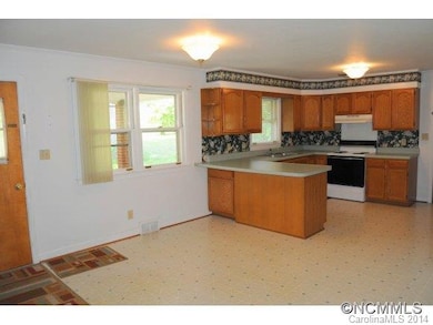 Kitchen & Dining