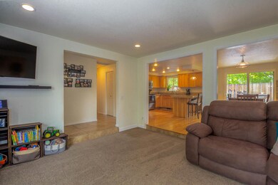 63676 Hunters Cir, Bend, OR 97701 - photo 7