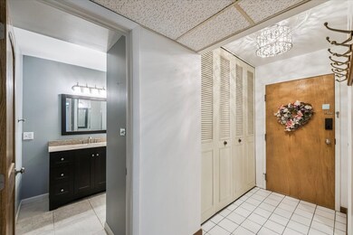 2600 Brookwood Way Dr unit 212, Rolling Meadows, IL 60008 - photo 3