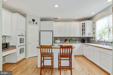 10200 Aqua View Ct, Nokesville, VA 20181 - photo 4