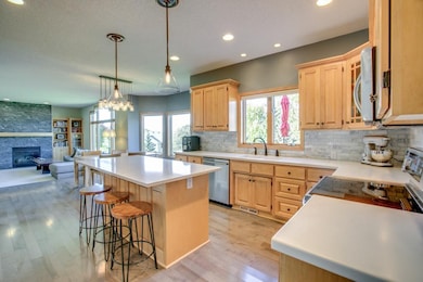 Upgraded Kitchen with Carerra Marble & Quartz Coun