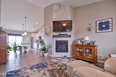 5686 Dahl Cir, Grand Forks, ND 58201 - photo 4