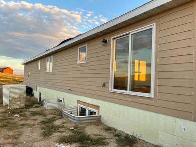 14731 Baxter St, Williston, ND 58801 - photo 3