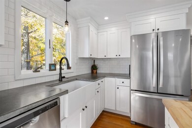 32 Hall Ct, Portsmouth, NH 03801 - photo 2