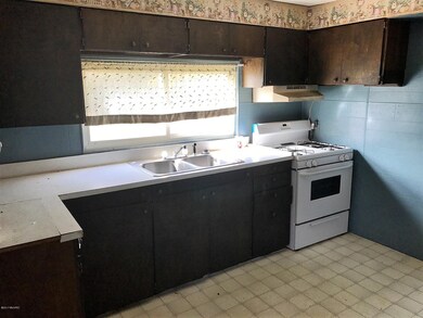 3676 W Long Lake13