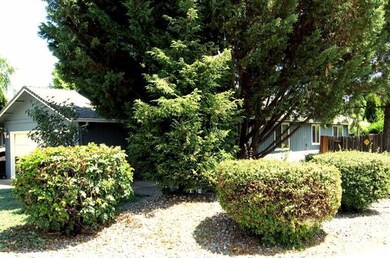 596 Briarwood Dr, Central Point, OR 97502 - photo 7