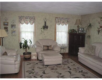 12 Rennie Dr unit 2, Blackstone, MA 01504 - photo 3