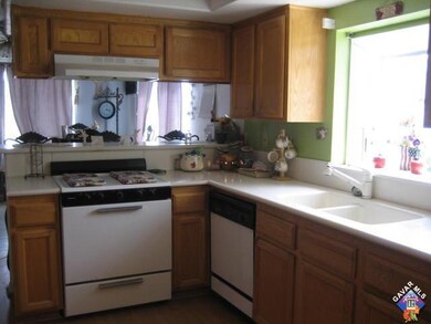 3271 Emerald St, Rosamond, CA 93560 - photo 5