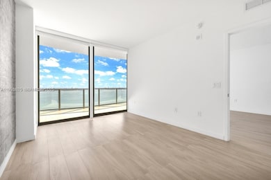Icon Bay unit 3907, Miami, FL 33137 - photo 5