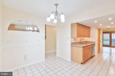 2045 Mayflower Dr, Woodbridge, VA 22192 - photo 4