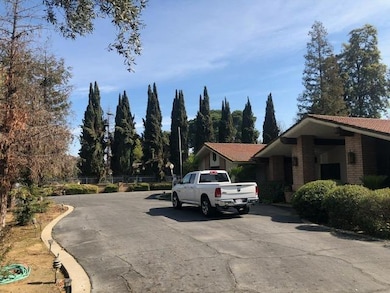 5478 E Butler Ave, Fresno, CA 93727 - photo 3