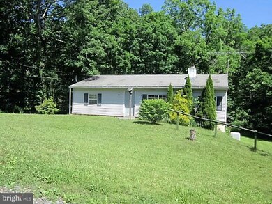 938 Puffenburger Ln, Hedgesville, WV 25427 - photo 3