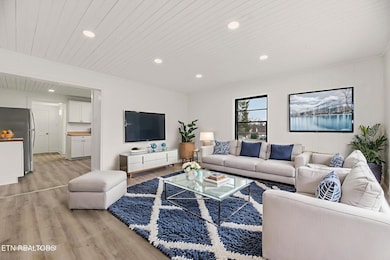 507 E Inskip Dr, Knoxville, TN 37912 - photo 5