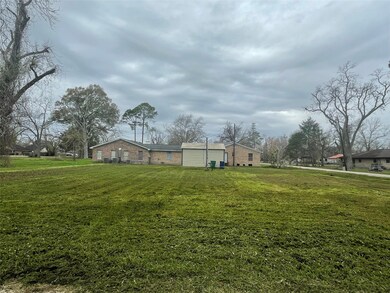 304 Walnut St, Brazoria, TX 77422 - photo 2