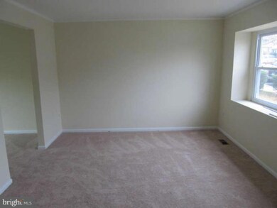 906 Portia Ct, Hyattsville, MD 20785 - photo 4