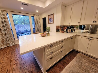 268 Sugarberry Cir, Houston, TX 77024 - photo 5