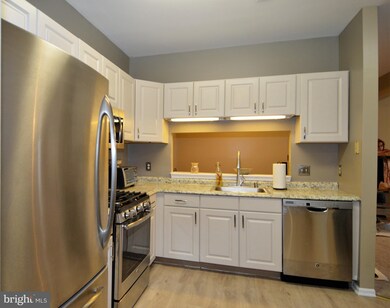 9208 Groffs Mill Dr unit 9208, Owings Mills, MD 21117 - photo 4