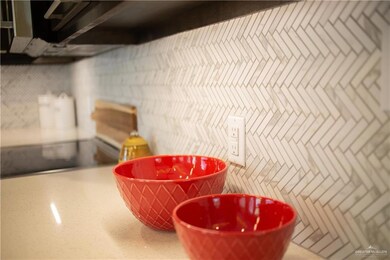 2202 Robin Ln, Mission, TX 78572 - photo 4