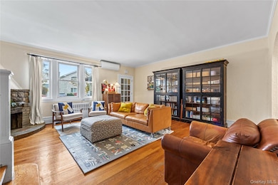 32-20 213th St, Bayside, NY 11361 - photo 2