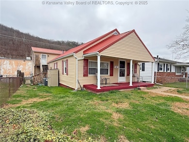 407 Dupont Ave, Nitro, WV 25143 - photo 3