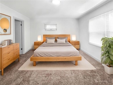 612 N Logan St, Olathe, KS 66061 - photo 4