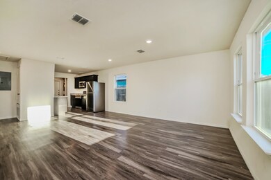 700 Pecan Ave, Waco, TX 76704 - photo 4