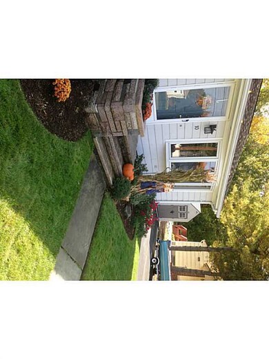 10 Greenlake Dr, Greenville, RI 02828 - photo 3