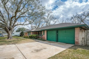 402 E Dumble St, Alvin, TX 77511 - photo 5